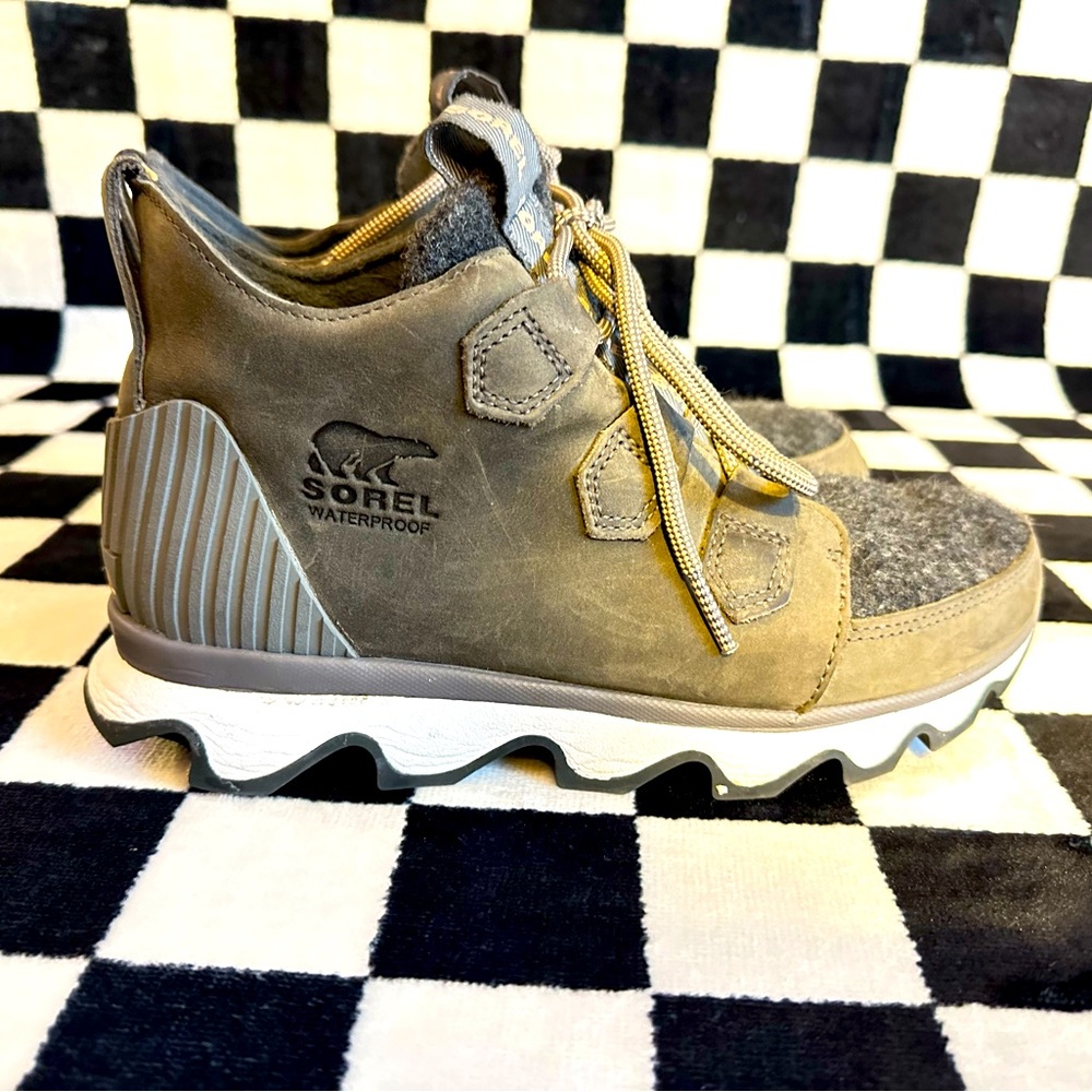 Sorel Kinetic Caribou Boots